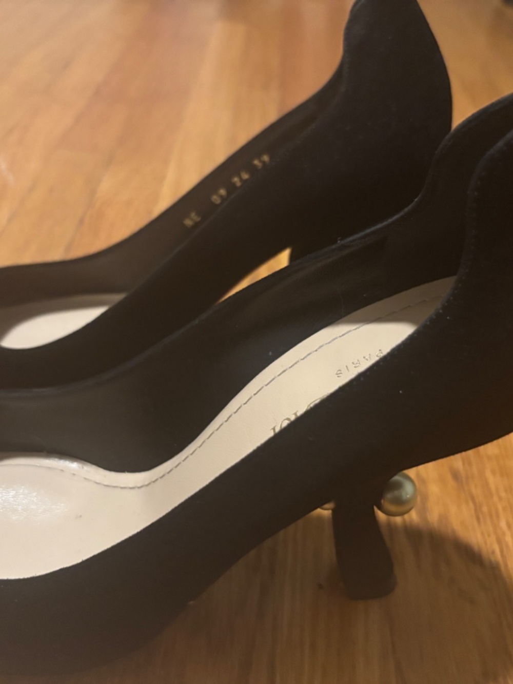 Christian Dior Tribales Pumps Black Suede Pearl Heel EU 39 Worn Once - Picture 7 of 11